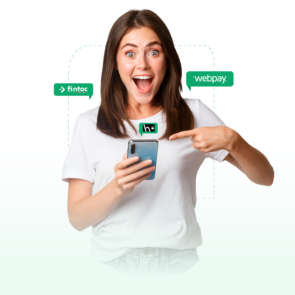 Mujer joven sonriendo y apuntando a su celular. En la imagen se sobreimprime el logo de Webpay y Fintoc